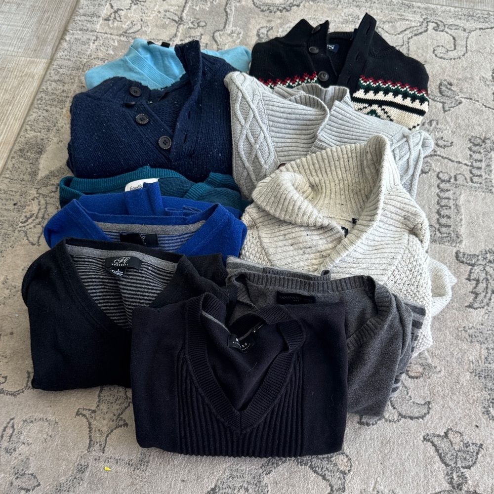 Men's Sweater Collection - Assorted Colors SIZE LARGE